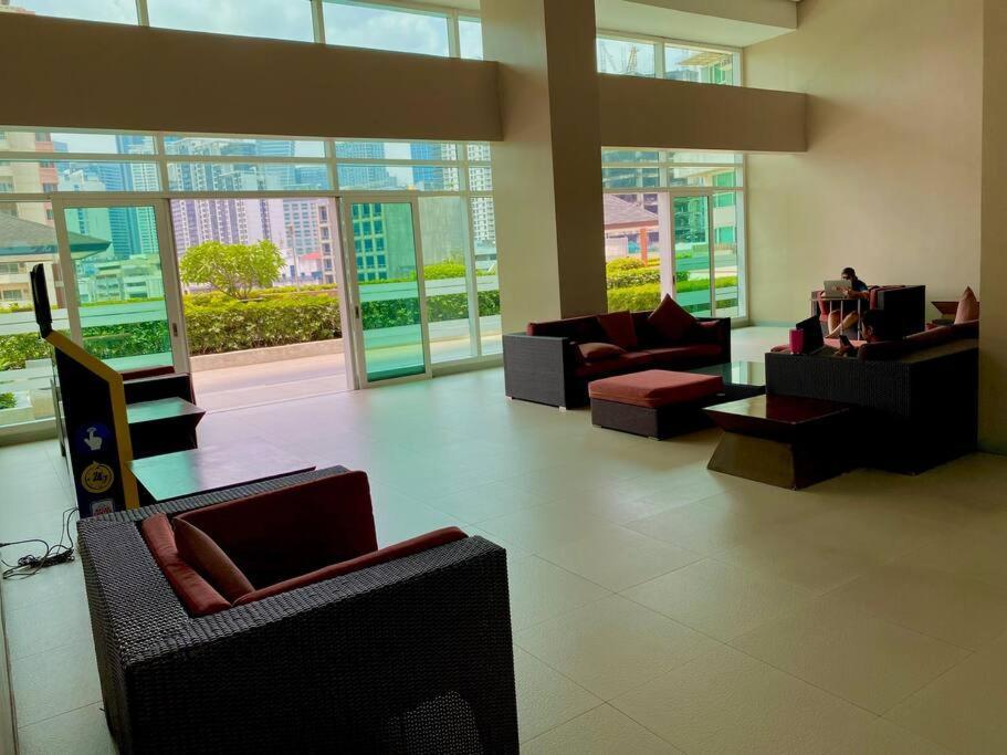 Makati Penthouse With Stunning City Skyline View マニラ市 エクステリア 写真