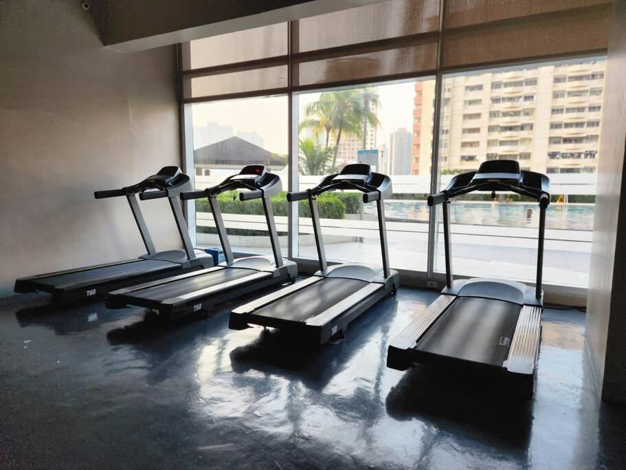 Makati Penthouse With Stunning City Skyline View マニラ市 エクステリア 写真