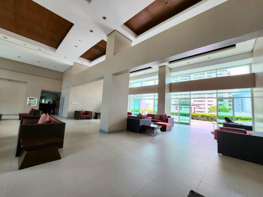 Makati Penthouse With Stunning City Skyline View マニラ市 エクステリア 写真